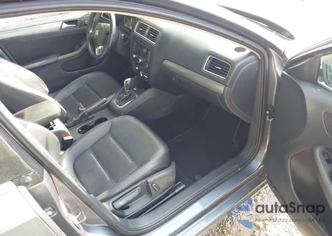 2014 Volkswagen Jetta 2.0L Tdi from USA, damaged, VIN 3VWLL7AJ3EM407381